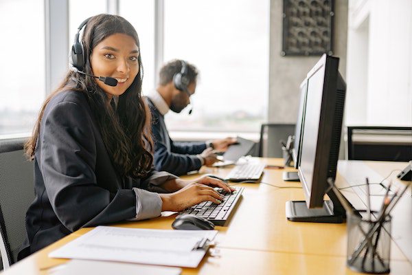 6 Benefits and Considerations of Hiring a Call Center in the U.S.